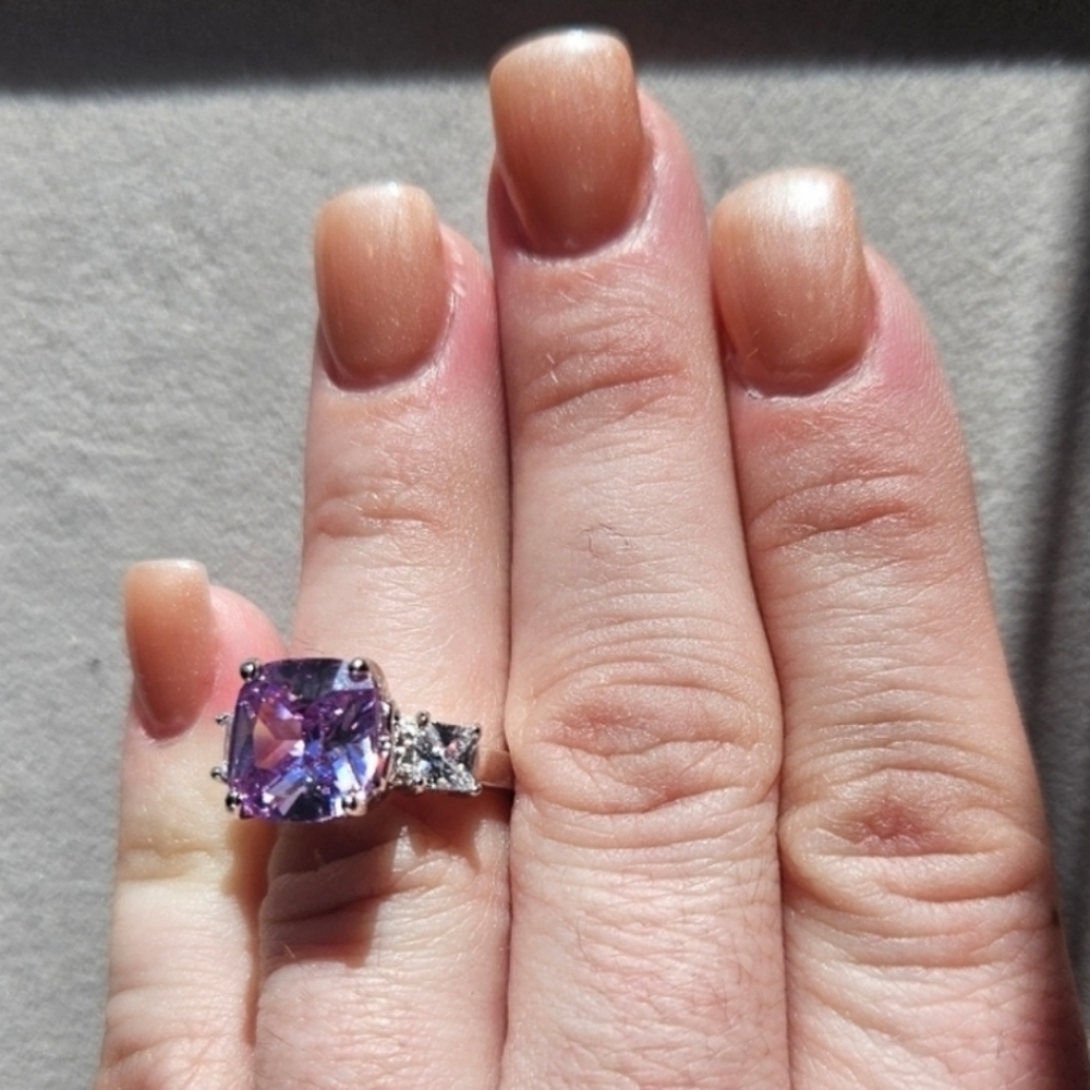 Lavender Shade of Amethyst & White Topaz Ring NWOT Size 5 - Picture 4 of 8
